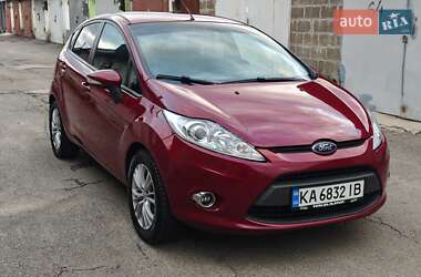 Хэтчбек Ford Fiesta 2011 в 