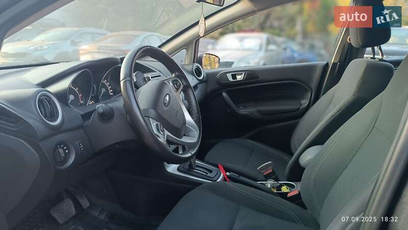 Хэтчбек Ford Fiesta 2016 в Киеве