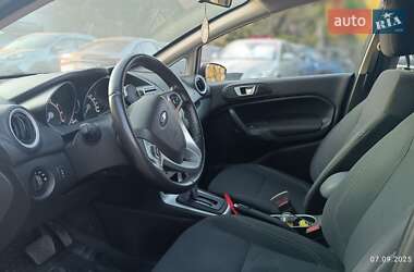Хэтчбек Ford Fiesta 2016 в 