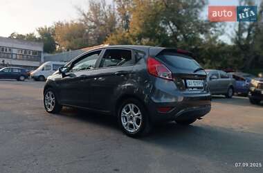 Хэтчбек Ford Fiesta 2016 в 