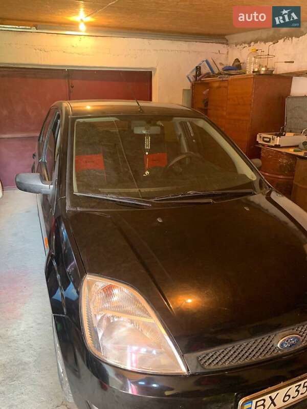 Хэтчбек Ford Fiesta 2002 в  фото Хэтчбек Ford Fiesta 2002 в