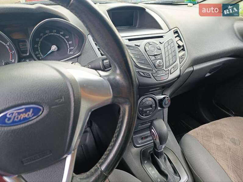 Хэтчбек Ford Fiesta 2016 в Киеве