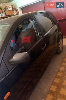 Хэтчбек Ford Fiesta 2002 в  фото 20 Хэтчбек Ford Fiesta 2002 в