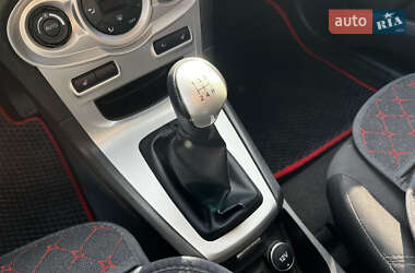 Седан Ford Fiesta 2014 в 