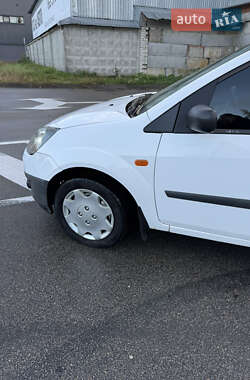 Хэтчбек Ford Fiesta 2007 в 