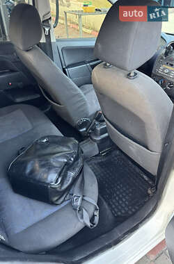Хэтчбек Ford Fiesta 2007 в 