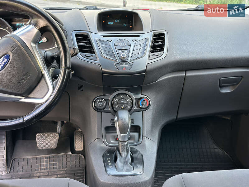 Хэтчбек Ford Fiesta 2016 в Чернигове