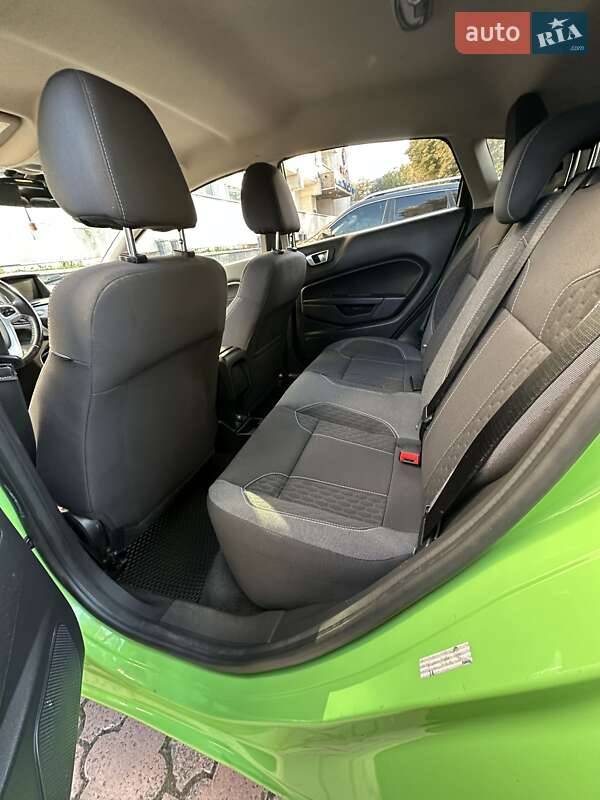 Хетчбек Ford Fiesta 2014 в Сумах