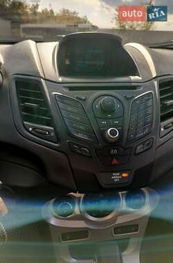 Седан Ford Fiesta 2014 в  фото 2 Седан Ford Fiesta 2014 в
