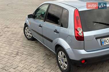 Хэтчбек Ford Fiesta 2005 в 