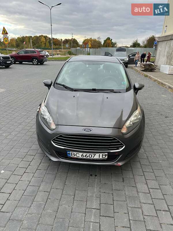 Седан Ford Fiesta 2015 в Львове