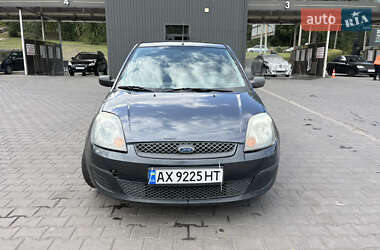 Хэтчбек Ford Fiesta 2006 в 