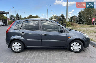 Хэтчбек Ford Fiesta 2006 в 