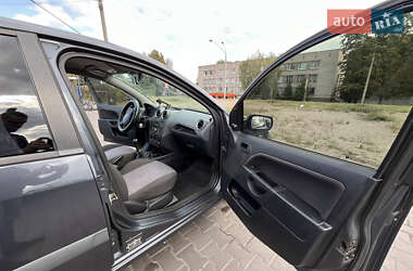 Хэтчбек Ford Fiesta 2006 в 