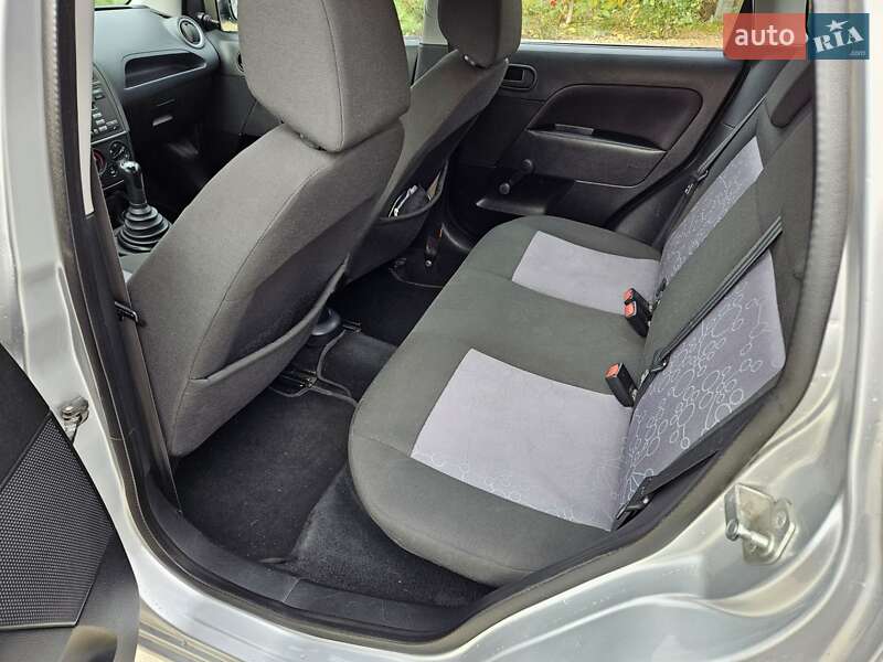 Хетчбек Ford Fiesta 2008 в Обухові