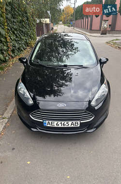 Седан Ford Fiesta 2016 в  фото 2 Седан Ford Fiesta 2016 в