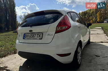 Хетчбек Ford Fiesta 2012 в 