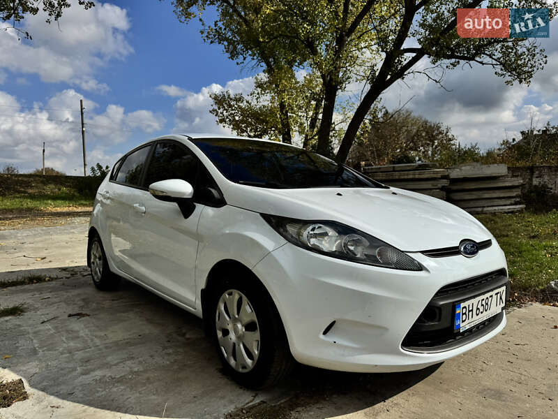 Хэтчбек Ford Fiesta 2012 в Ананьеве