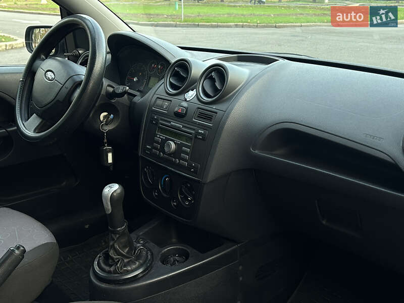 Хэтчбек Ford Fiesta 2007 в Николаеве