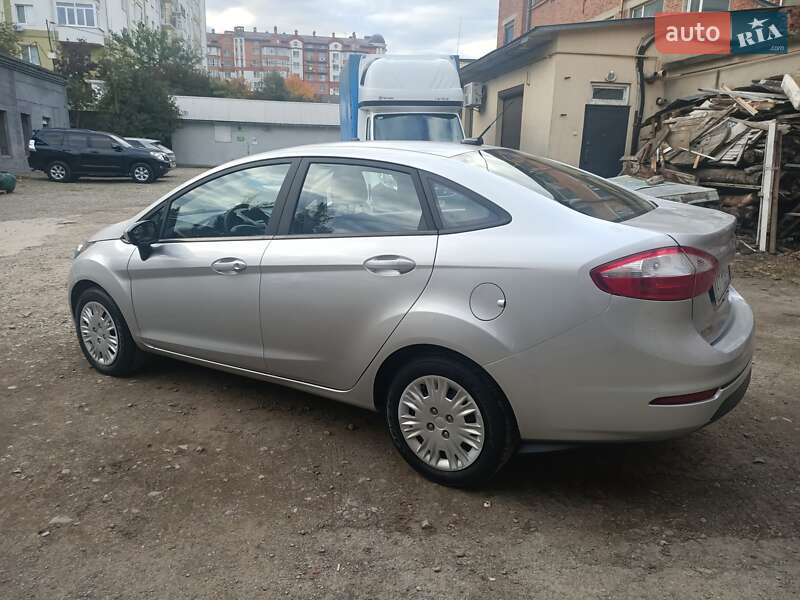 Седан Ford Fiesta 2017 в Ивано-Франковске