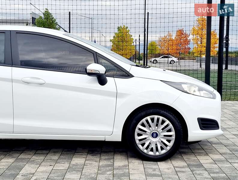 Хэтчбек Ford Fiesta 2014 в Мукачево