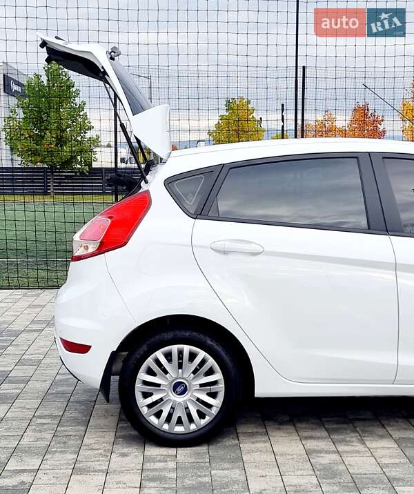 Хэтчбек Ford Fiesta 2014 в Мукачево