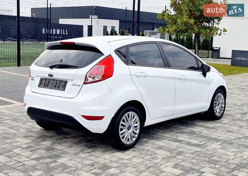 Хэтчбек Ford Fiesta 2014 в Мукачево