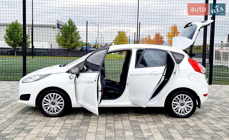 Хэтчбек Ford Fiesta 2014 в Мукачево