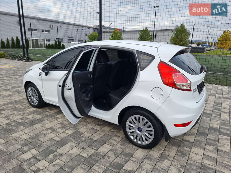 Хэтчбек Ford Fiesta 2014 в Мукачево