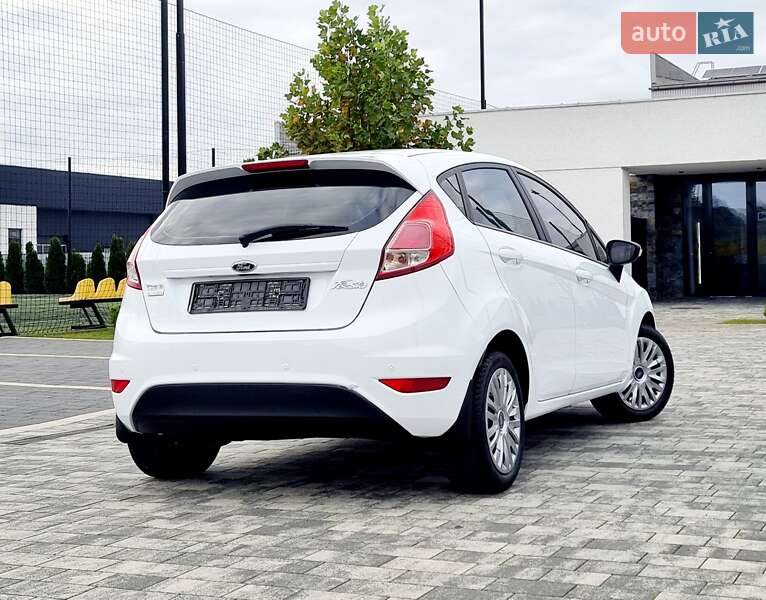 Хэтчбек Ford Fiesta 2014 в Мукачево