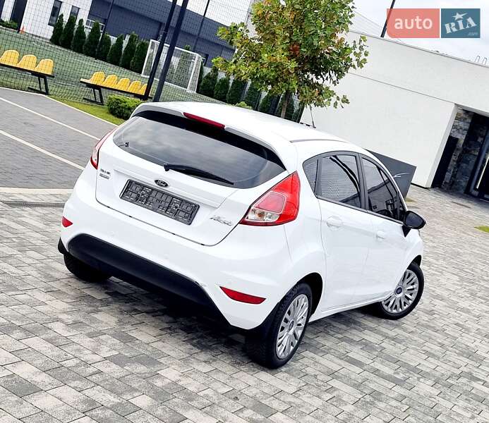 Хэтчбек Ford Fiesta 2014 в Мукачево
