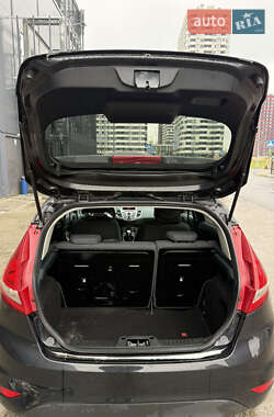 Хетчбек Ford Fiesta 2011 в  фото 8 Хетчбек Ford Fiesta 2011 в