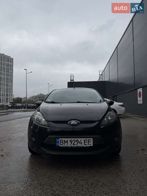 Хетчбек Ford Fiesta 2011 в  фото Хетчбек Ford Fiesta 2011 в