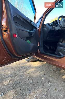 Хэтчбек Ford Fiesta 2013 в 