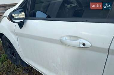 Хэтчбек Ford Fiesta 2012 в 