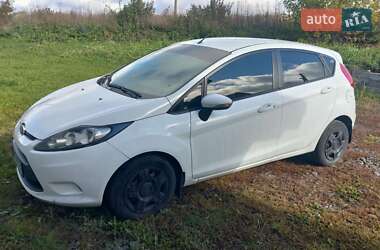 Хэтчбек Ford Fiesta 2012 в 