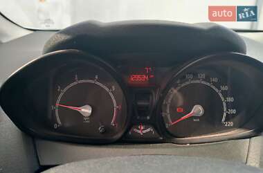 Хэтчбек Ford Fiesta 2012 в 