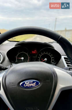 Хэтчбек Ford Fiesta 2011 в 