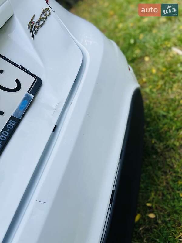 Хэтчбек Ford Fiesta 2017 в Вишневом фото 17 Хэтчбек Ford Fiesta 2017 в Вишневом