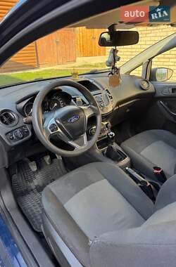 Хетчбек Ford Fiesta 2015 в Чернівцях