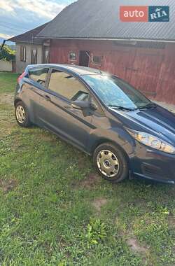 Хетчбек Ford Fiesta 2015 в Чернівцях