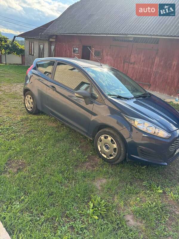 Хэтчбек Ford Fiesta 2015 в Черновцах