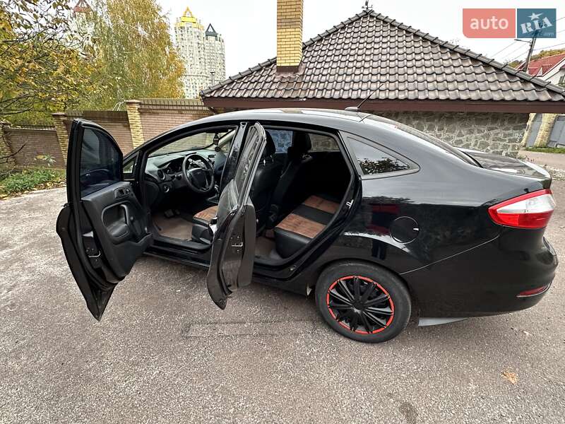 Седан Ford Fiesta 2019 в Киеве