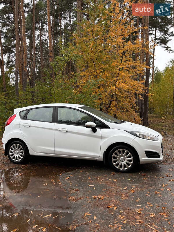 Хетчбек Ford Fiesta 2017 в Києві