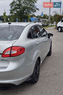 Седан Ford Fiesta 2012 в 