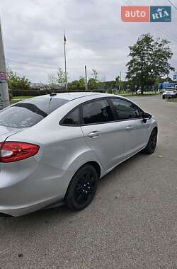 Седан Ford Fiesta 2012 в 