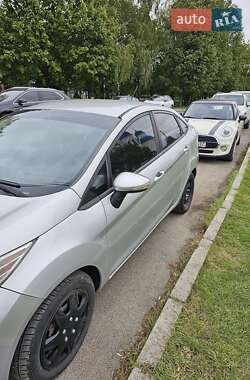 Седан Ford Fiesta 2012 в 