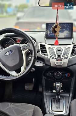 Седан Ford Fiesta 2012 в 