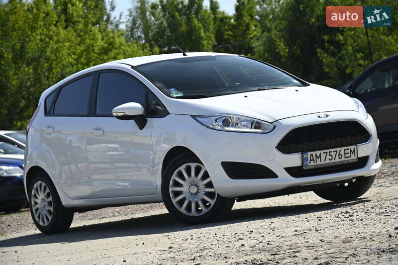 Хэтчбек Ford Fiesta 2017 в 