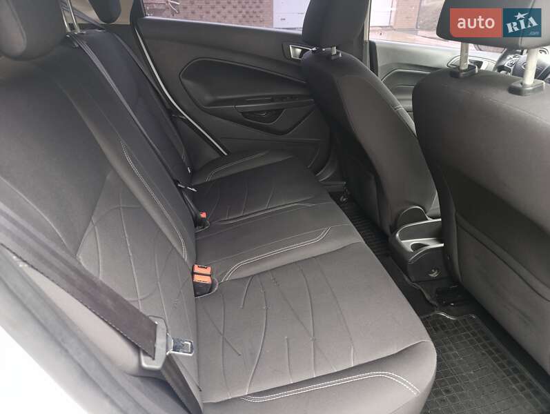 Хетчбек Ford Fiesta 2013 в Львові фото 4 Хетчбек Ford Fiesta 2013 в Львові